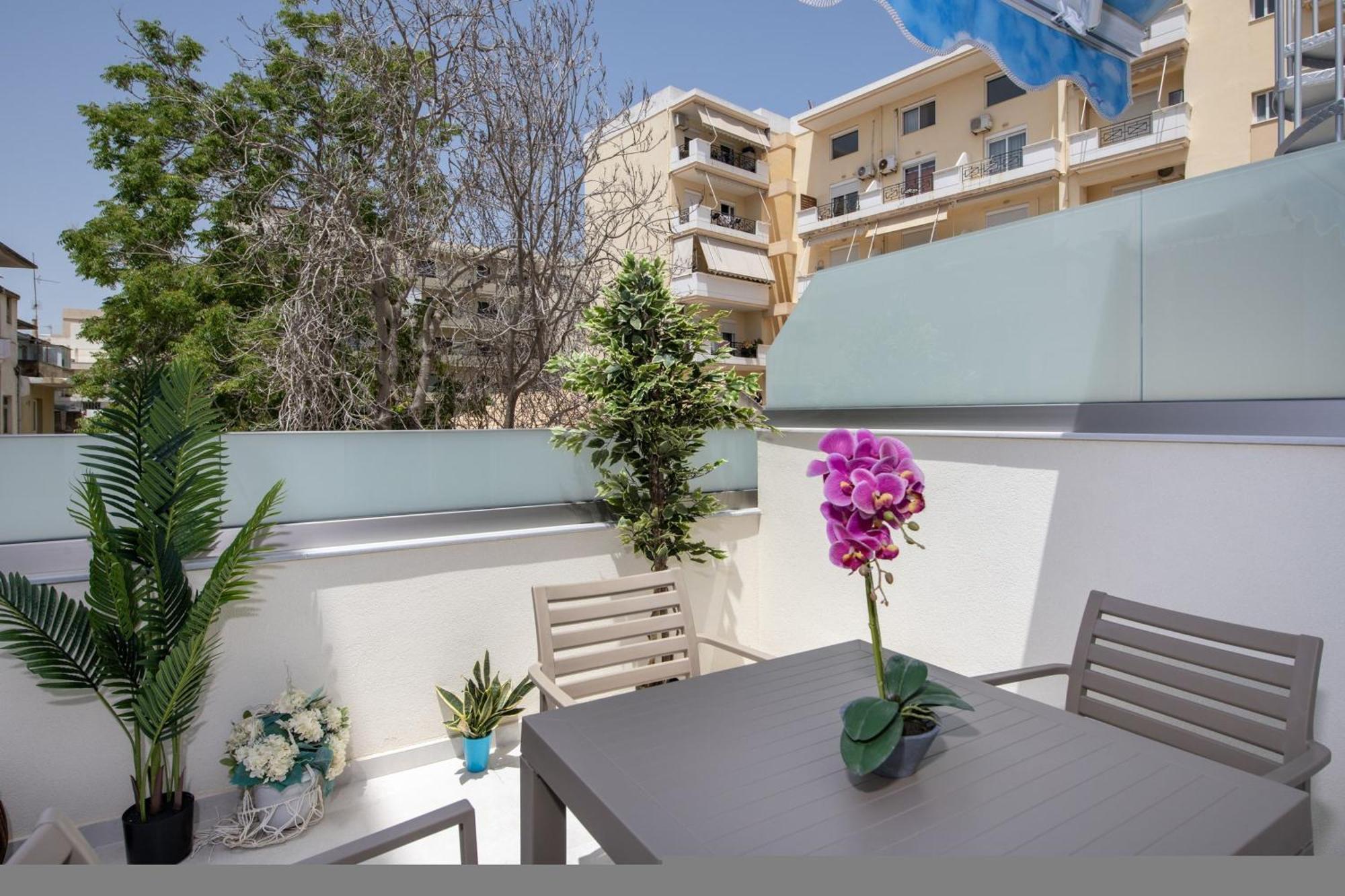 Cherry Central Luxury Suites Ханя Екстериор снимка