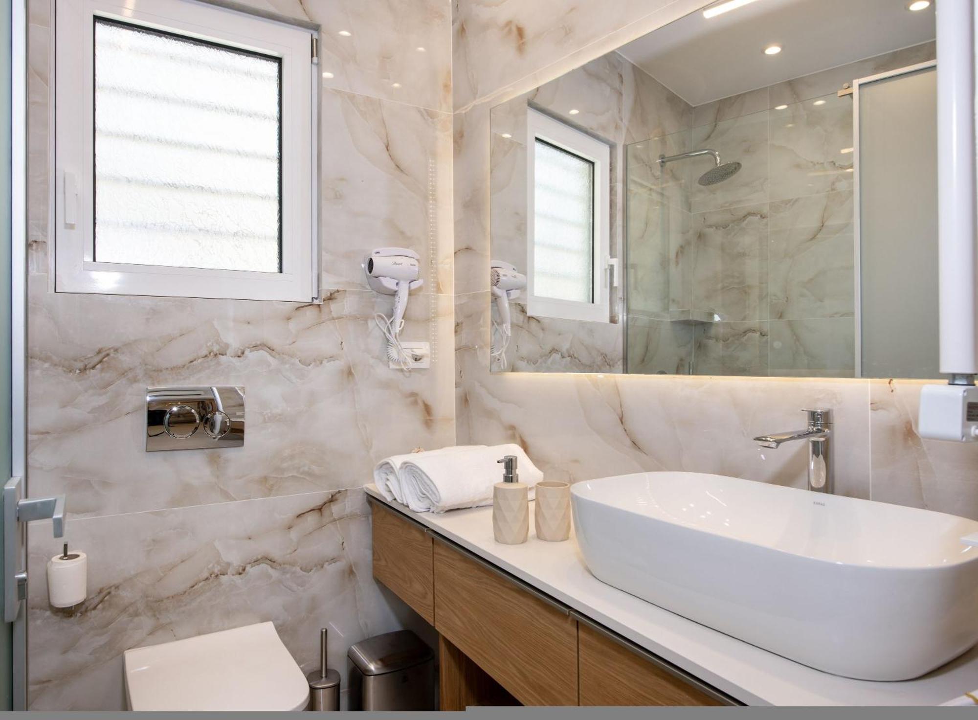 Cherry Central Luxury Suites Ханя Екстериор снимка